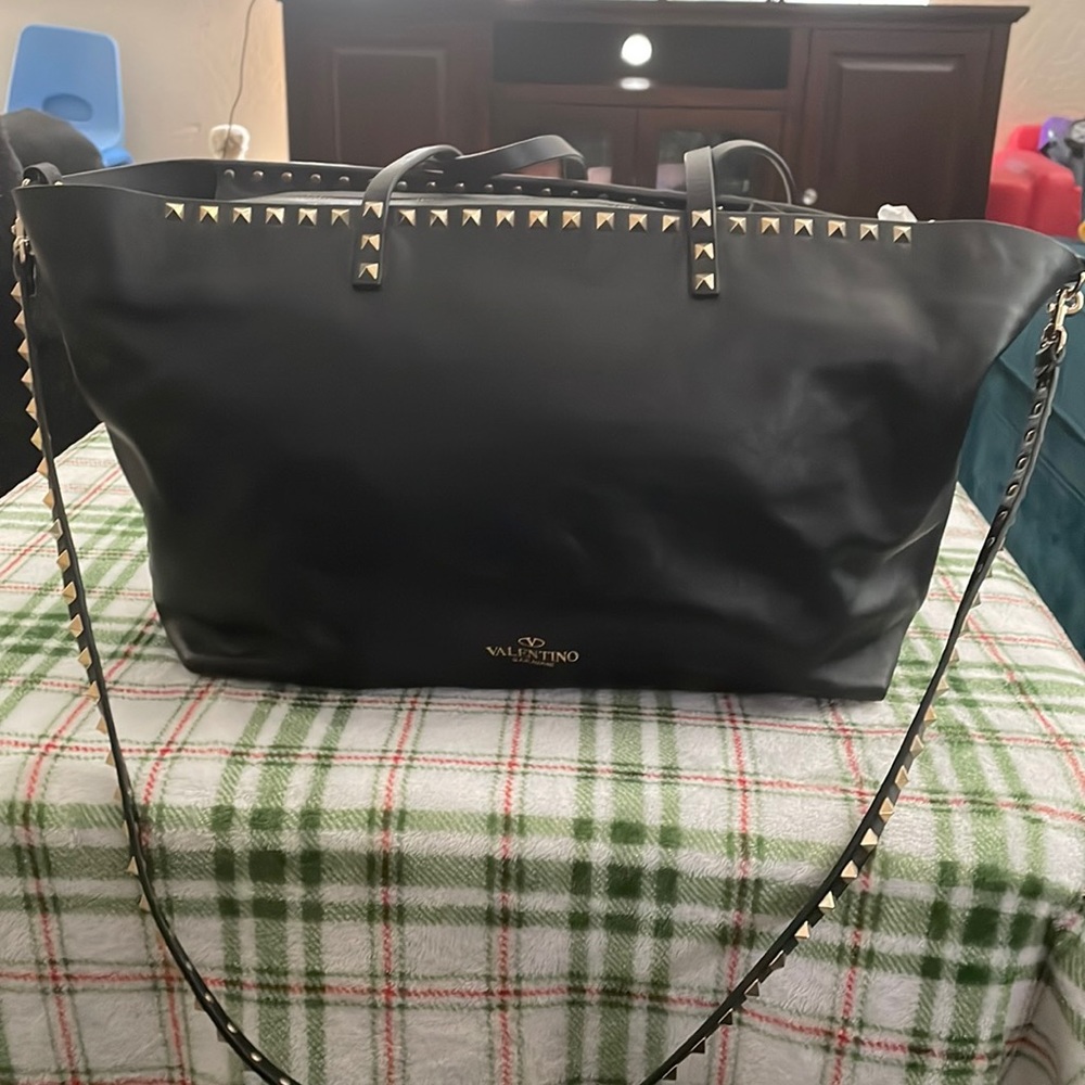 Valentino Bag Rockstud Vitello
Black Leather Tote